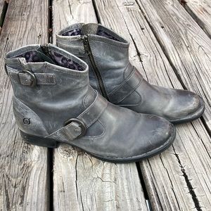 Size 9.5 (41) burnished grey Born ankle booties